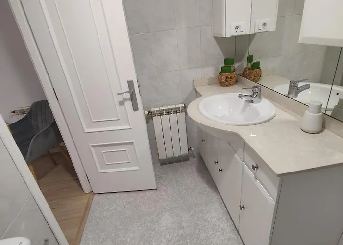 Atico Espacioso En Zona Centrica * Sarria