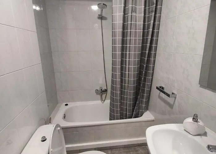 Atico Espacioso En Zona Centrica Appartement Sarria